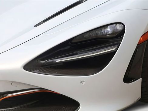 Used 2020 McLaren 720S Spider image 2