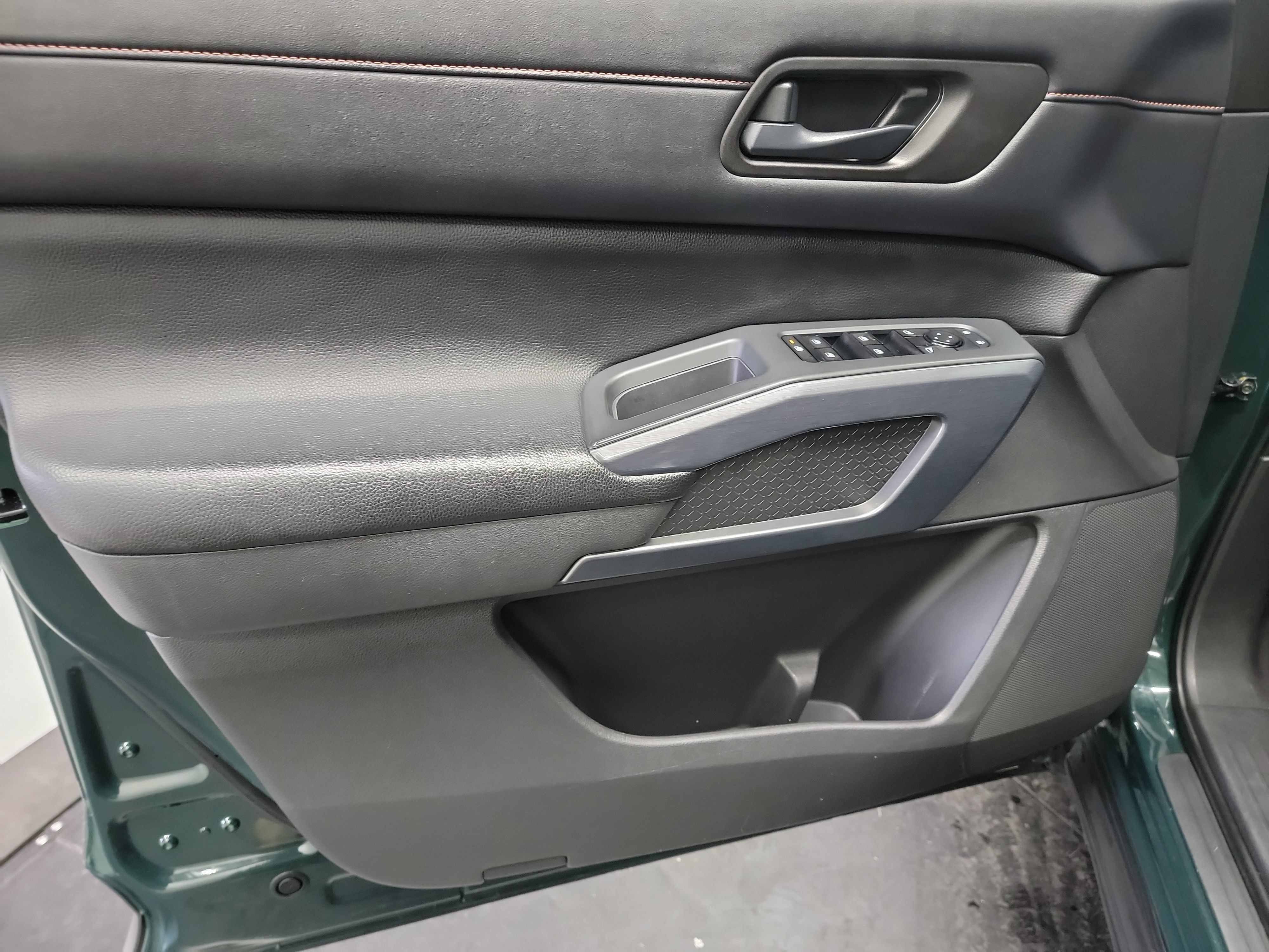 Used 2023 Nissan Pathfinder Rock Creek AWD/4WD image 13