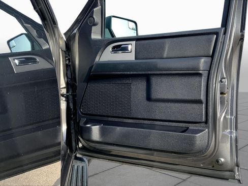 Used 2016 Ford Expedition XLT w/ Equipment Group 201A RWD image 22