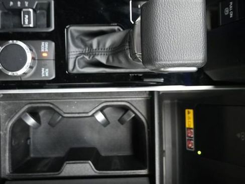 Used 2025 Toyota Tundra Platinum AWD/4WD image 9