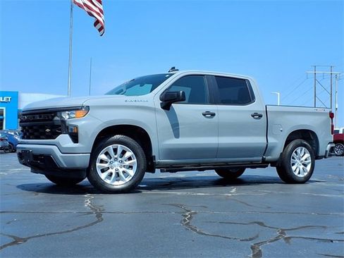 Used 2024 Chevrolet Silverado 1500 Custom image 2
