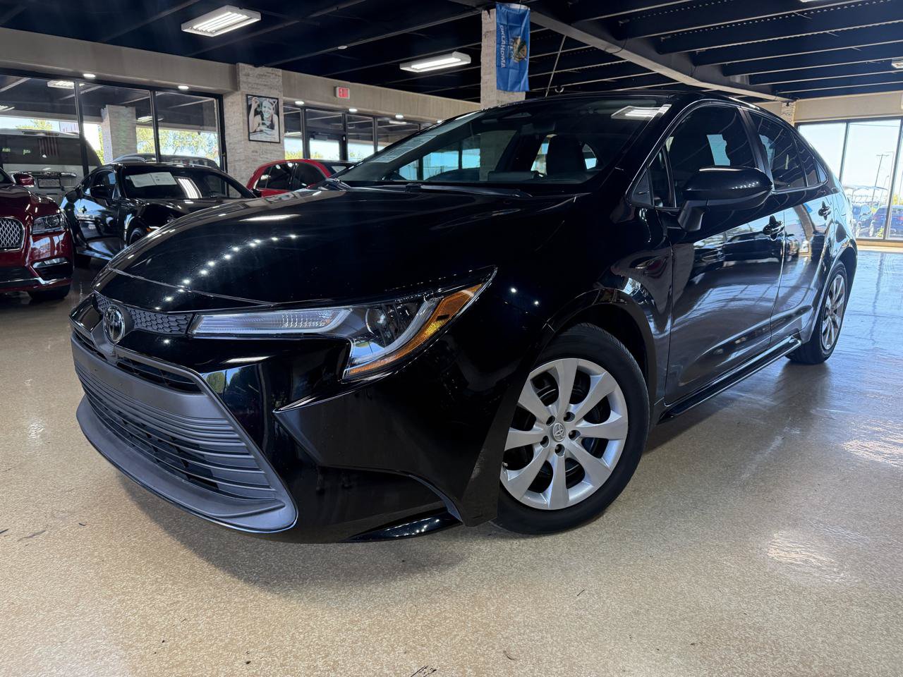 Used 2023 Toyota Corolla LE FWD image 3