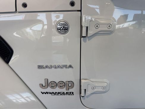 Used 2021 Jeep Wrangler Unlimited Sahara AWD/4WD image 41