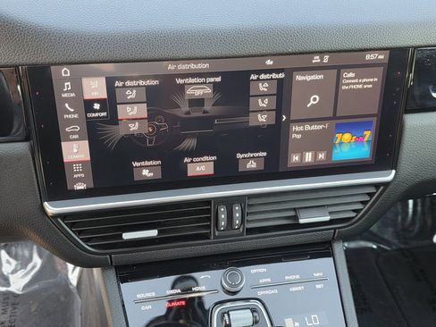 Used 2021 Porsche Cayenne Coupe image 21