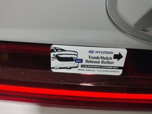 Used 2025 Hyundai Elantra Limited FWD image 8