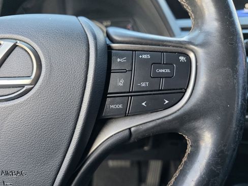 Used 2019 Lexus UX 200 image 26