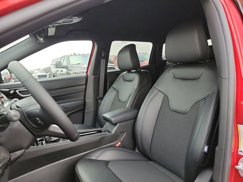 New 2026 Jeep Compass Latitude AWD/4WD image 12