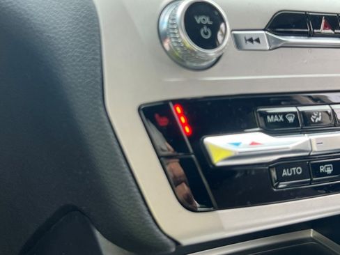 Used 2023 Ford Explorer XLT image 22