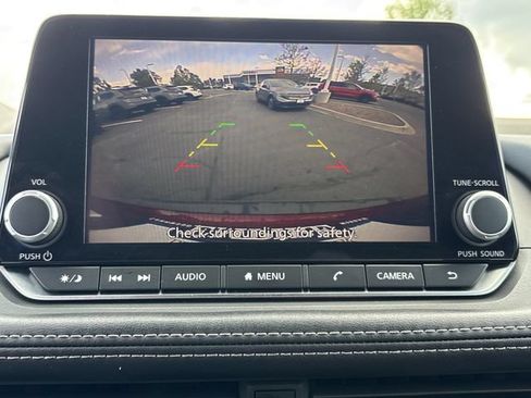 Used 2023 Nissan Rogue S AWD/4WD image 29