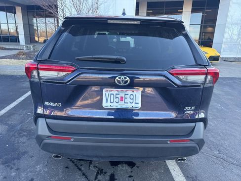 Used 2021 Toyota RAV4 XLE w/ XLE Grade Weather Package image 7