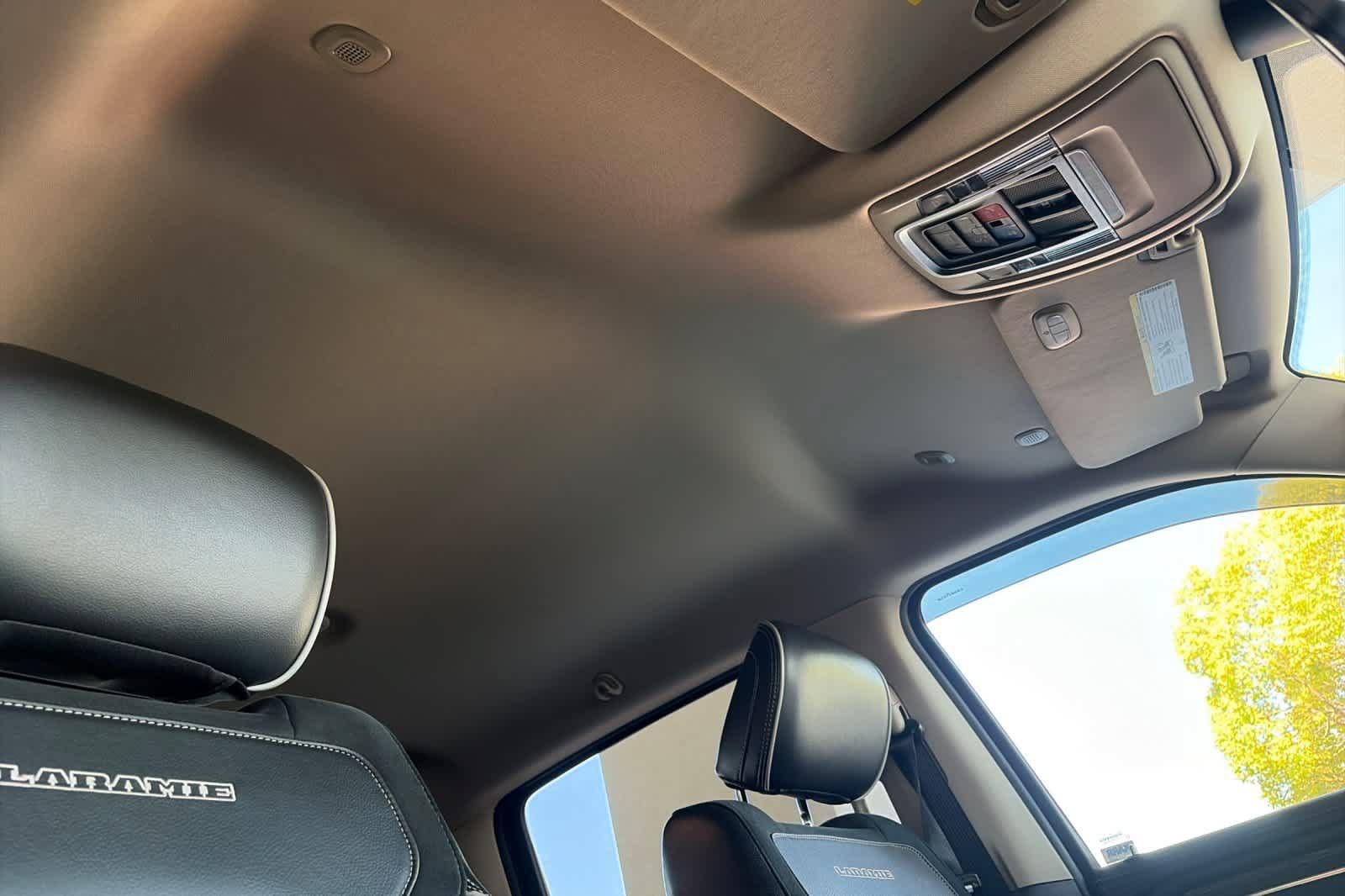 Used 2019 RAM 1500 Laramie AWD/4WD image 17