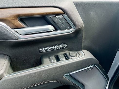 Used 2025 Chevrolet Silverado 1500 High Country AWD/4WD image 18