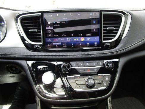 Used 2022 Chrysler Pacifica Limited w/ S Appearance Package AWD/4WD image 20