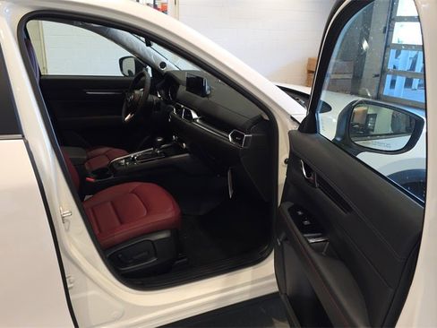 New 2025 MAZDA CX-5 Carbon Edition image 17