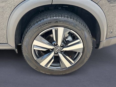 Used 2024 Nissan Rogue SL AWD/4WD image 9