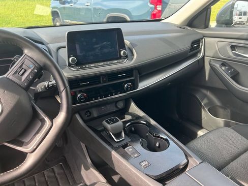 Used 2025 Nissan Rogue SV FWD image 13