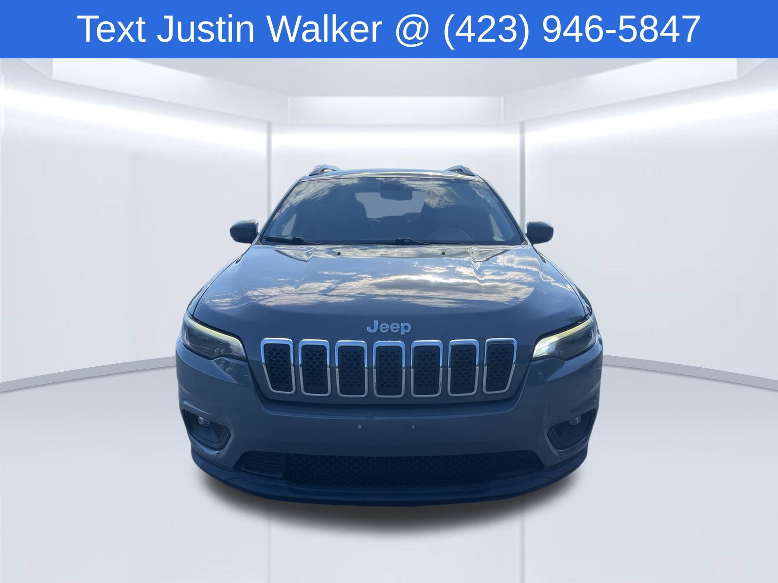 Used 2019 Jeep Cherokee Latitude Plus w/ Cold Weather Group AWD/4WD image 2