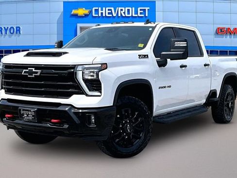 Used 2025 Chevrolet Silverado 2500 LT w/ Trail Boss Package AWD/4WD image 3