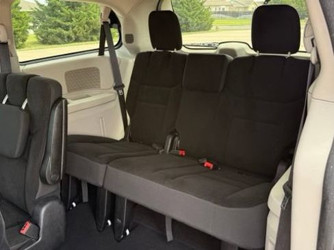 Used 2019 Dodge Grand Caravan SE w/ UConnect Hands-Free Group FWD image 26