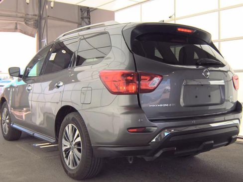 Used 2020 Nissan Pathfinder SV image 4