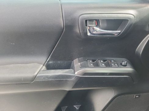 Used 2019 Toyota Tacoma TRD Sport image 28