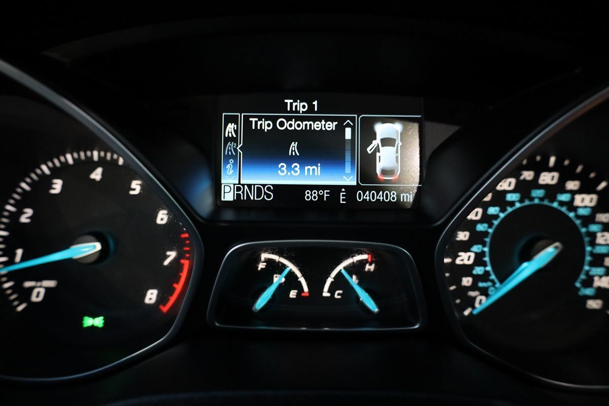 Used 2012 Ford Focus Titanium FWD image 22