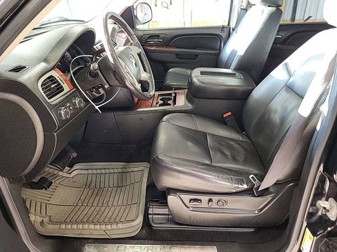 Used 2011 Chevrolet Avalanche LTZ image 5