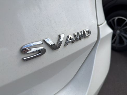 Used 2018 Nissan Rogue SV AWD/4WD image 10