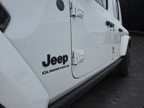 New 2025 Jeep Gladiator Willys image 38