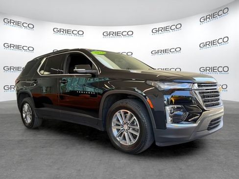Used 2023 Chevrolet Traverse LT w/ LPO, Cargo Package FWD image 1