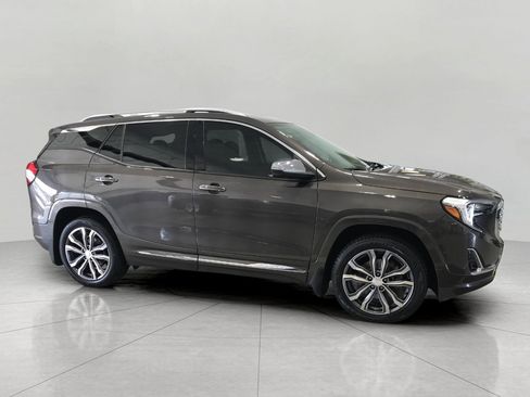 Used 2019 GMC Terrain Denali w/ GMC Pro Grade Package AWD/4WD image 9