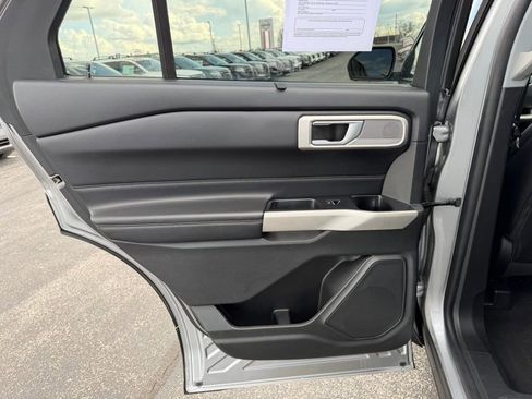 Used 2022 Ford Explorer Limited w/ Equipment Group 301A image 18