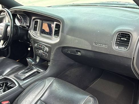 Used 2022 Dodge Charger SXT w/ Leather Interior Group RWD image 40