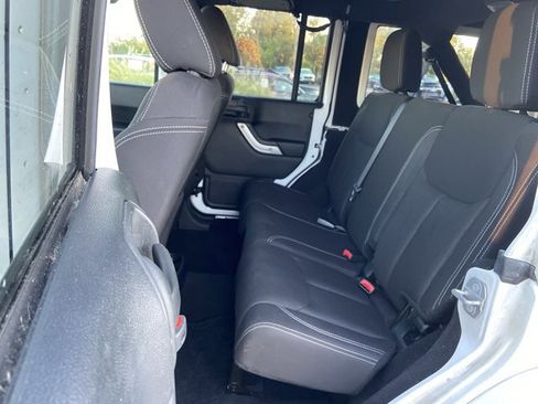 Used 2016 Jeep Wrangler Unlimited Sahara w/ Connectivity Group image 15