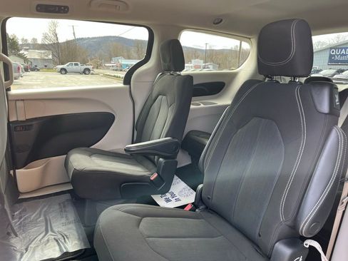 Used 2023 Chrysler Voyager LX image 24