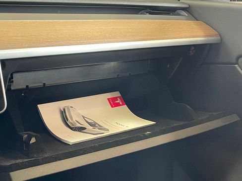 Used 2022 Tesla Model Y Long Range image 42