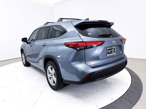 Used 2023 Toyota Highlander LE image 16