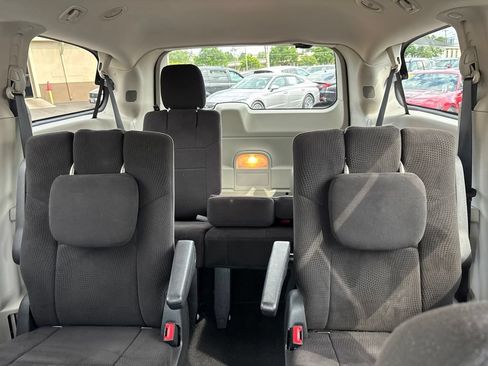 Used 2013 Dodge Grand Caravan SE FWD image 19