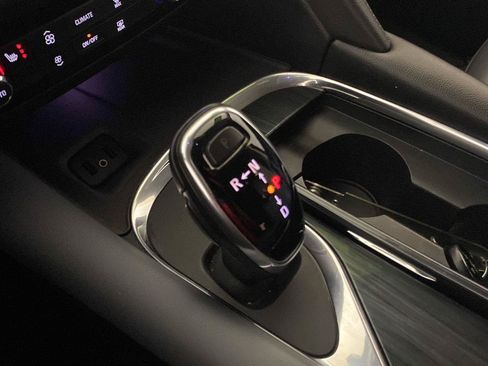 Used 2019 Buick Enclave Essence FWD image 16