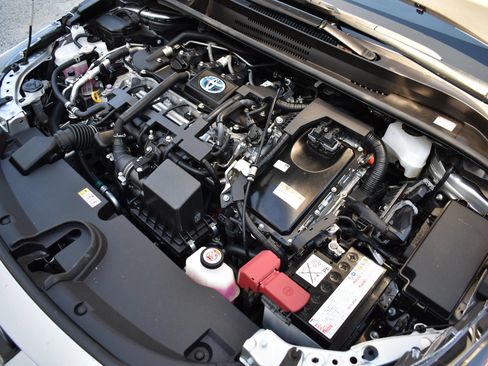 Used 2021 Toyota Corolla LE FWD image 30