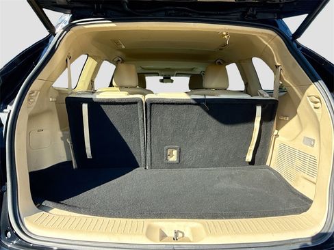 Used 2017 Toyota Highlander XLE image 29