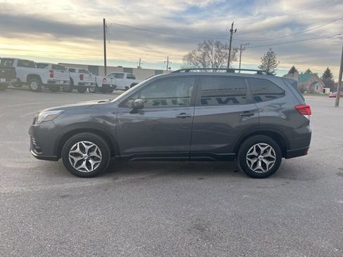 Used 2022 Subaru Forester Premium image 9