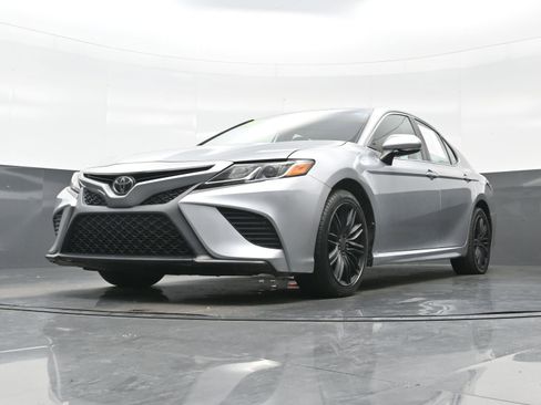 Used 2020 Toyota Camry SE FWD image 22