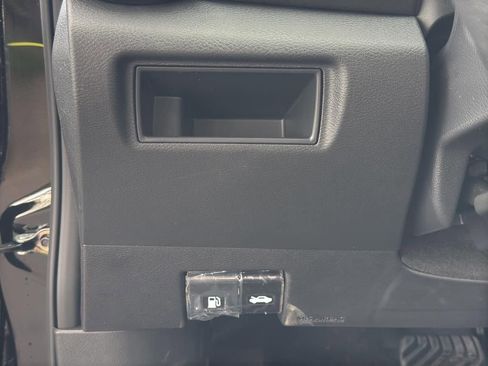 New 2025 Nissan Versa SR image 22