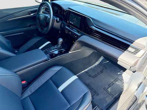 Used 2025 Toyota Camry SE image 13