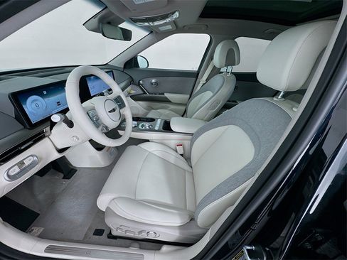 Certified 2025 Genesis GV60 Advanced image 21