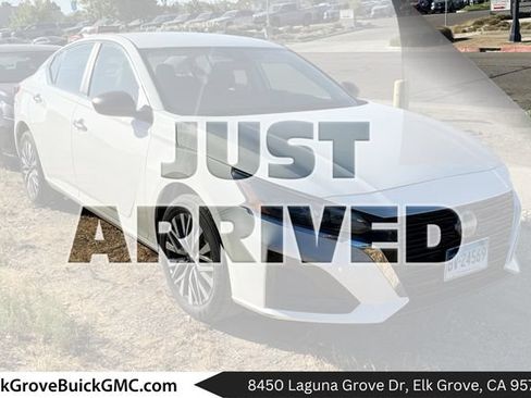 Used 2025 Nissan Altima 2.5 SV AWD/4WD image 1