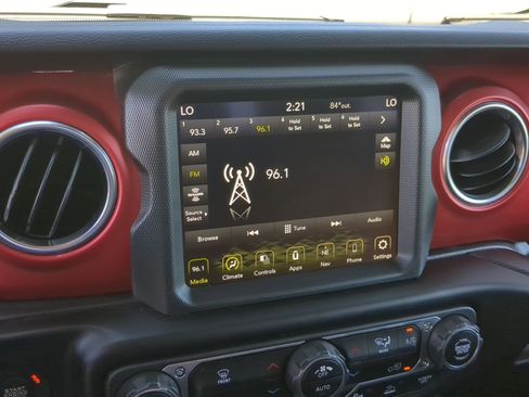 Used 2022 Jeep Gladiator Rubicon w/ Safety Group AWD/4WD image 16