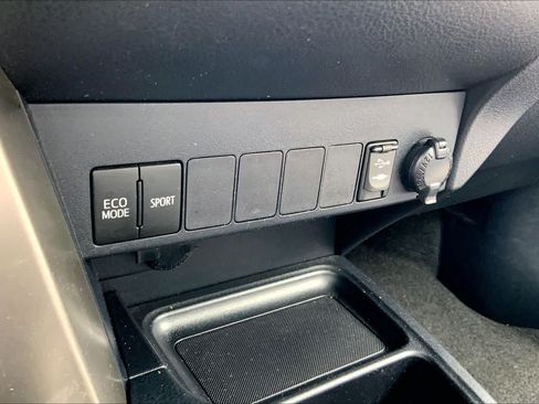 Used 2013 Toyota RAV4 LE FWD image 34