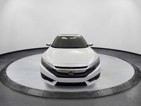 Used 2018 Honda Civic Touring image 2